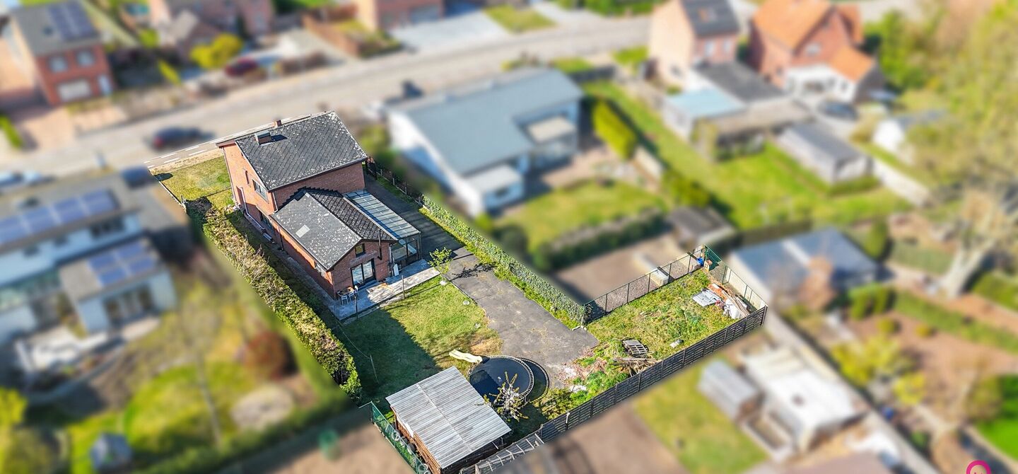 Bij ImmoFusion 7/7 “open huis”: klik op onze 3D-TOUR.
Ervaar vastgoed alsof je er zelf doorloopt!
Welkom in deze prachtige open bebouwing, gelegen boekt. Met een royale bewoonbare oppervlakte van 175 m² en een perceel van maar liefst 8a27ca biedt dez